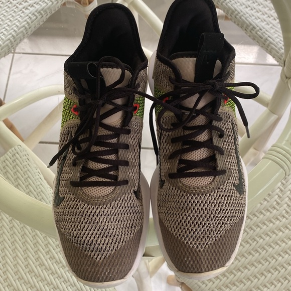 Nike Men’s Lebron Wittness 4 Basketball - Picture 4 of 10